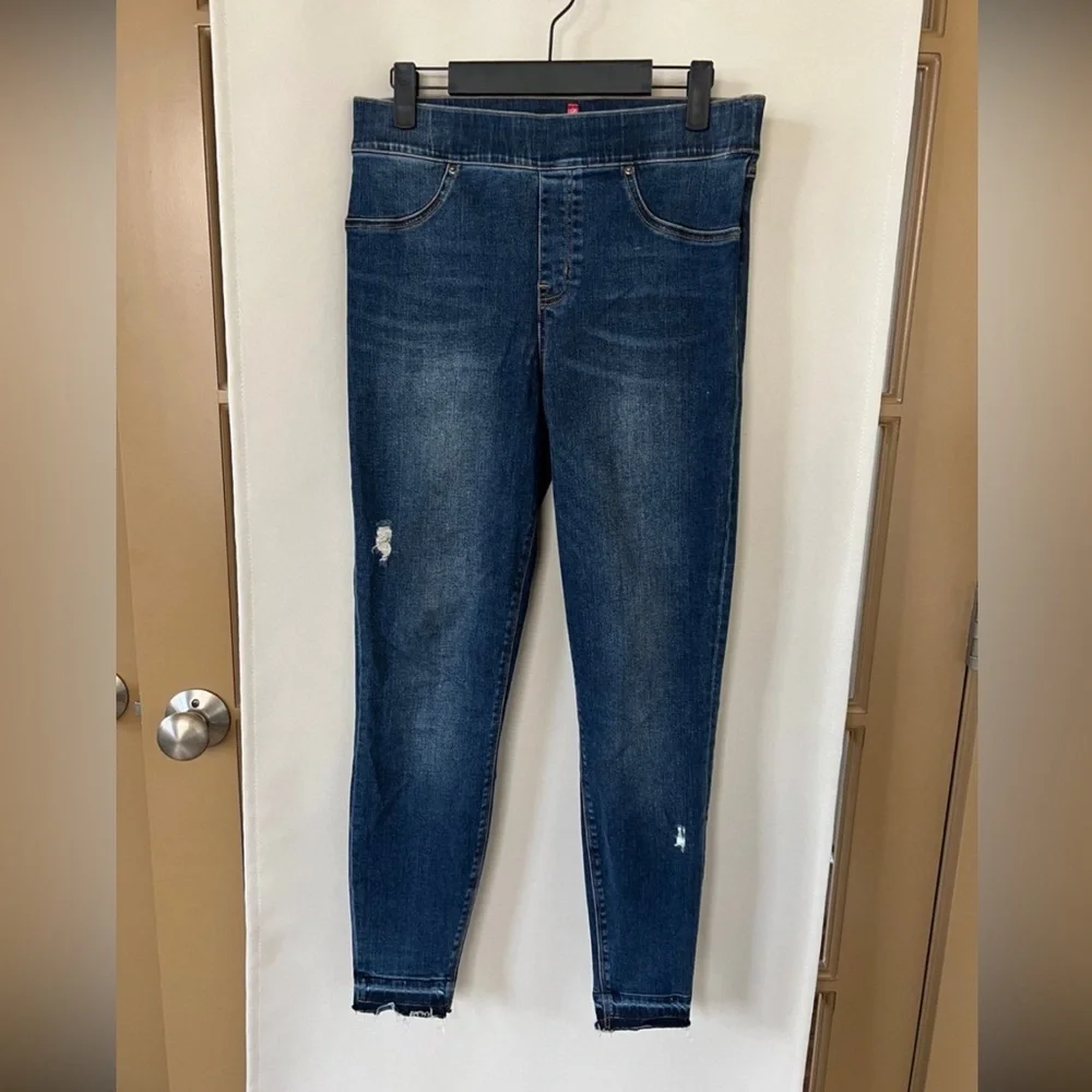 Spanx Womens Medium Blue Lightly Distressed Raw Hem Pull On‎ Jegging